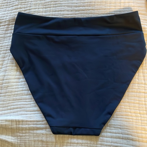 Cleo Harper sport bra/ swim top and matching if swim bottoms - Picture 5 of 8